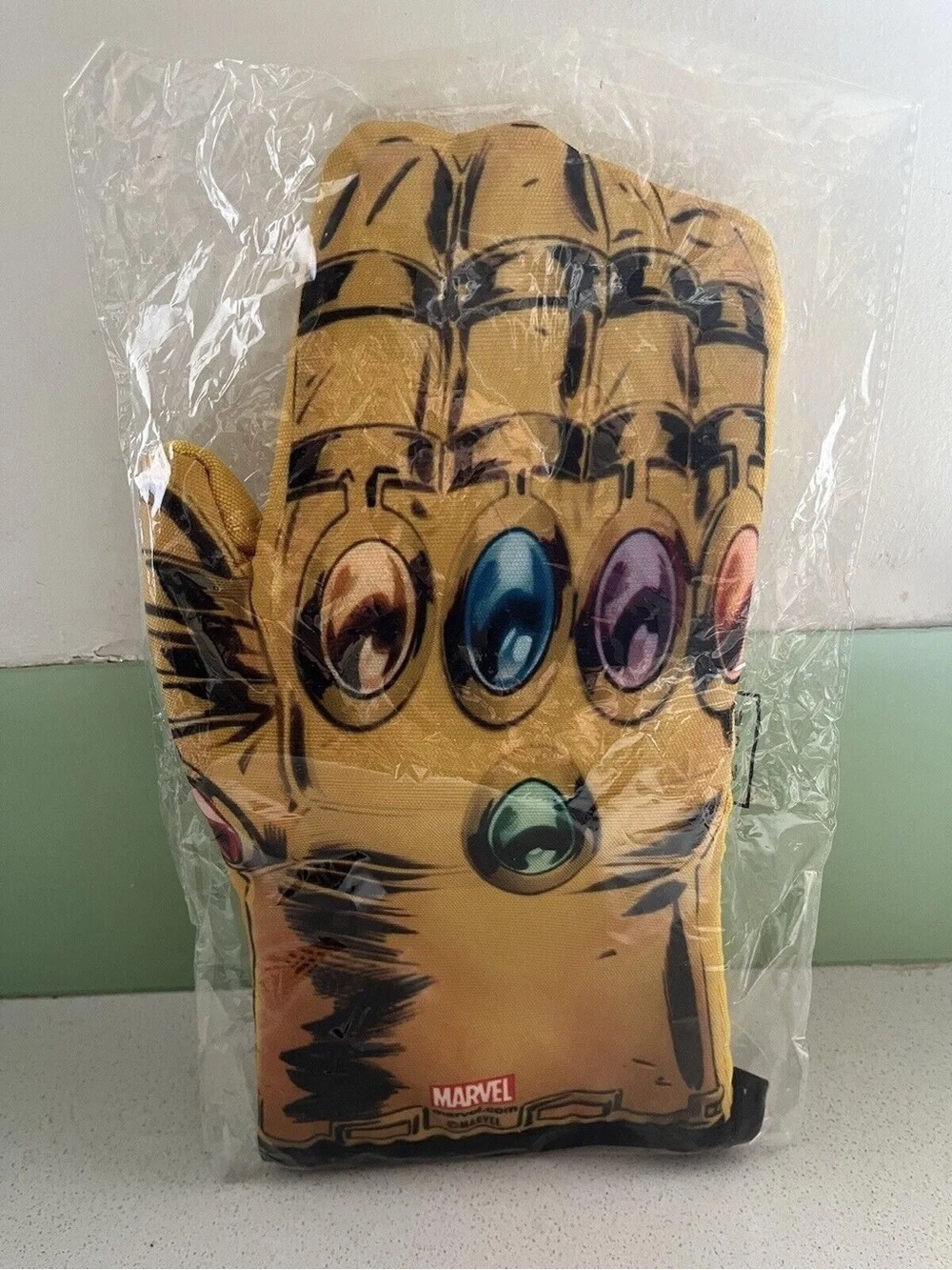 Marvel Infinity Gauntlet Oven Mitt in Gold